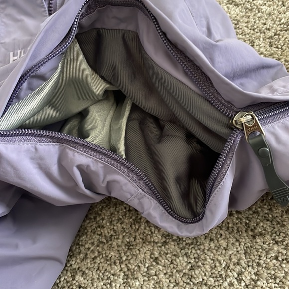 Helly Hansen Ski Coat, Size Medium, Lavender with white details - Picture 2 of 16